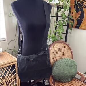 Vintage Prada Black Tessuto Nylon Adjustable Top Zip Flat Crossbody Shoulder Bag